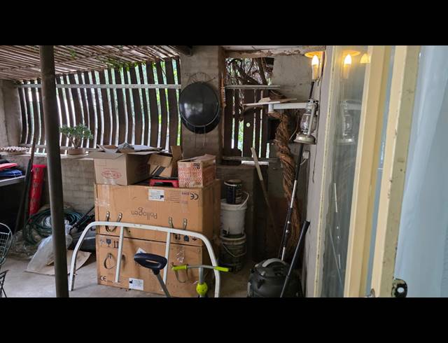 2.10HA SMALLHOLDING FOR SALE IN WATERKLOOF AH